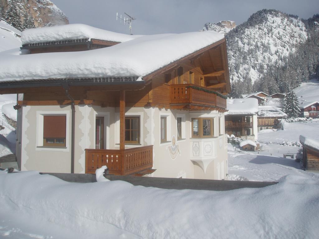 La Majon Apartments Selva di Val Gardena Rum bild