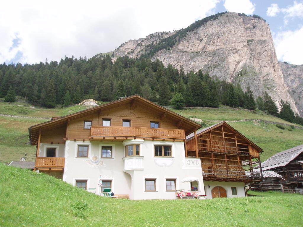 La Majon Apartments Selva di Val Gardena Rum bild
