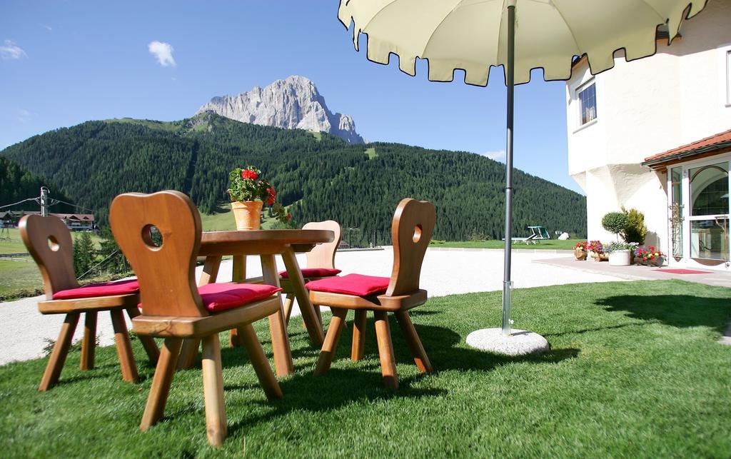 La Majon Apartments Selva di Val Gardena Rum bild